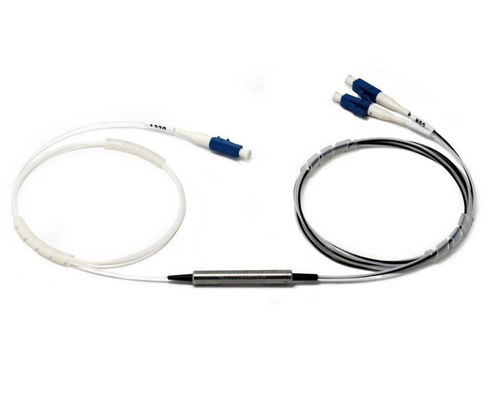 Gebruikte de vezel Optische Isolator EDFA/CATV Brede Band Hoge Isolatie 3 Havens 1x2 40 0,35 Db (Maximum 0,5) 1310 of 1550 NM 0,10 Db
