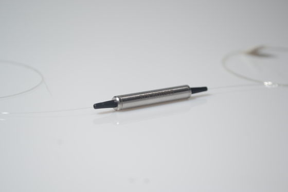 Gebruikte de vezel Optische Isolator EDFA/CATV Brede Band Hoge Isolatie 3 Havens 1x2 40 0,35 Db (Maximum 0,5) 1310 of 1550 NM 0,10 Db
